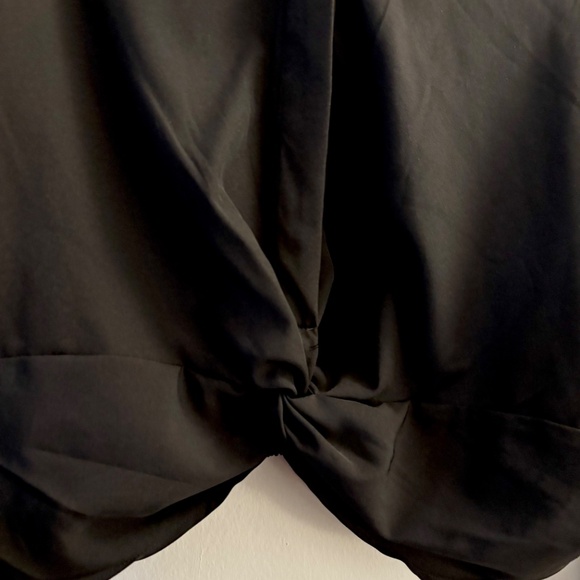 Black Button-Up Cropped Blouse Shirt with Front Twist Knot – Black – Large - Picture 7 of 9